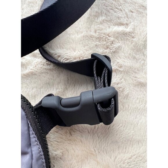 Lululemon Everywhere Belt Bag In Shiny Lavender With Adjustable Strap & Zipper - Picture 3 of 9